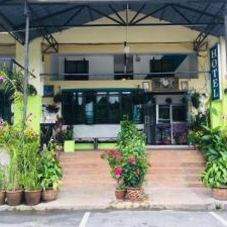 Oyo 90760 Lily Haven Hotel Tanah Rata Dış mekan fotoğraf