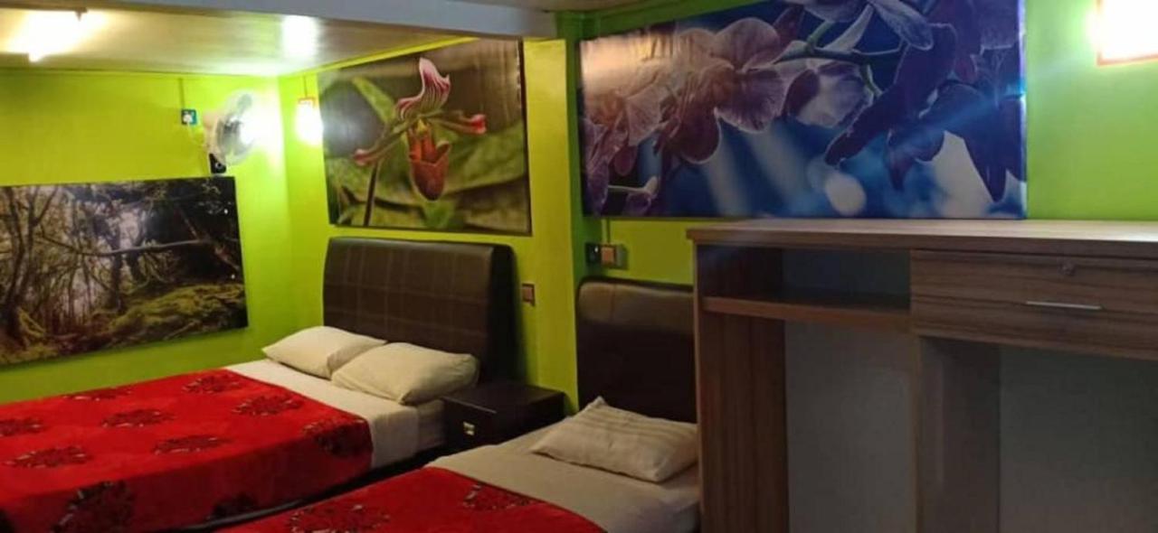 Oyo 90760 Lily Haven Hotel Tanah Rata Dış mekan fotoğraf