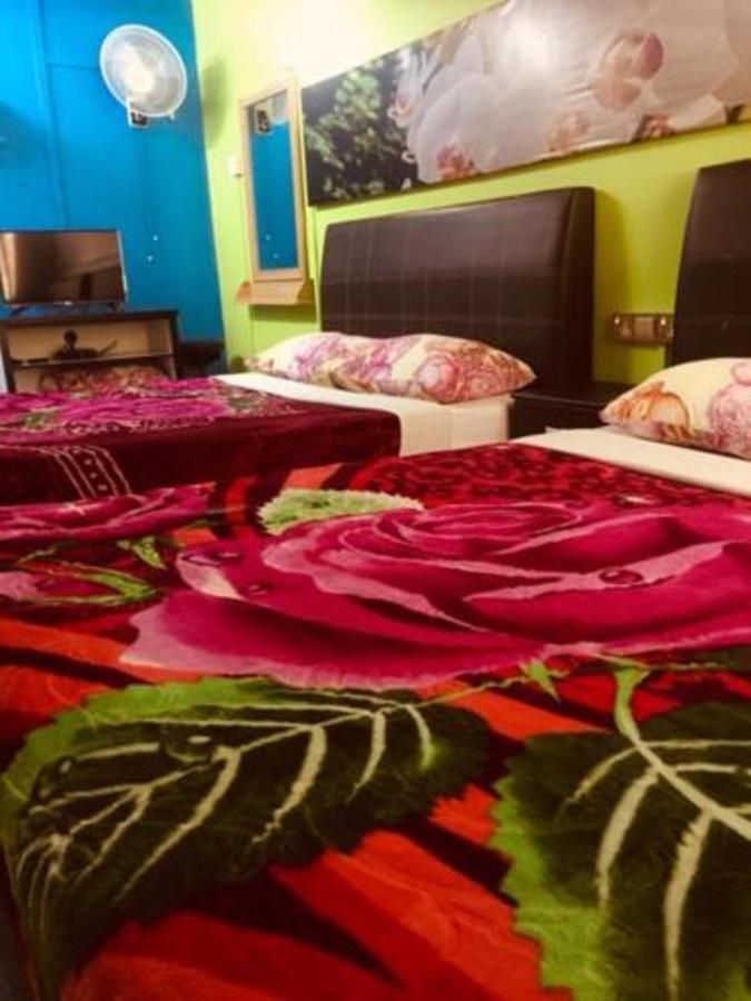Oyo 90760 Lily Haven Hotel Tanah Rata Dış mekan fotoğraf