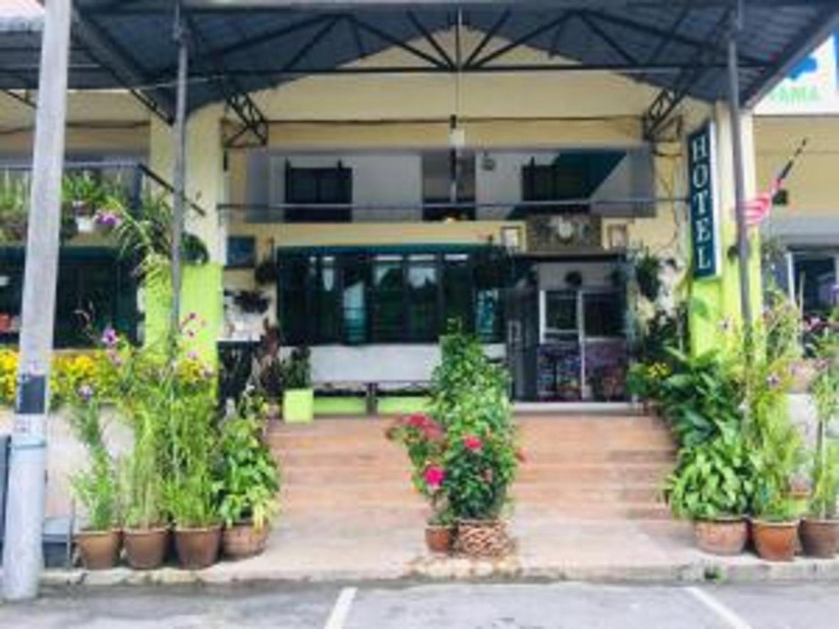 Oyo 90760 Lily Haven Hotel Tanah Rata Dış mekan fotoğraf